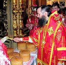 В праздник Светлого Христова Воскресения, архиепископ Йошкар-Олинский и Марийский Иоанн совершил освящение артосов.
