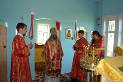Первая Литургия в возрождающемся храме 